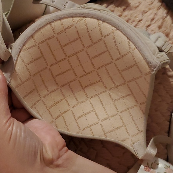 Victora's Secret Padded Underwire Bra by Nude Soft Nylon 34C - Picture 7 of 8